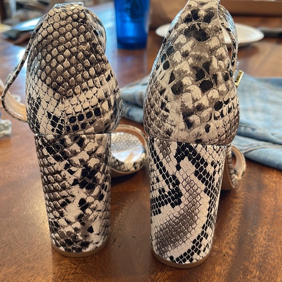 Animal print white and black heels - Picture 5 of 6